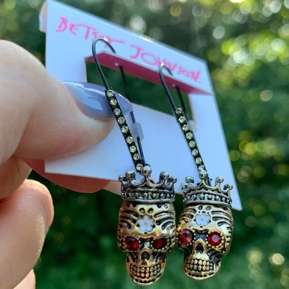 NWT Betsey Johnson Skull with Crown Earrings - Picture 7 of 7